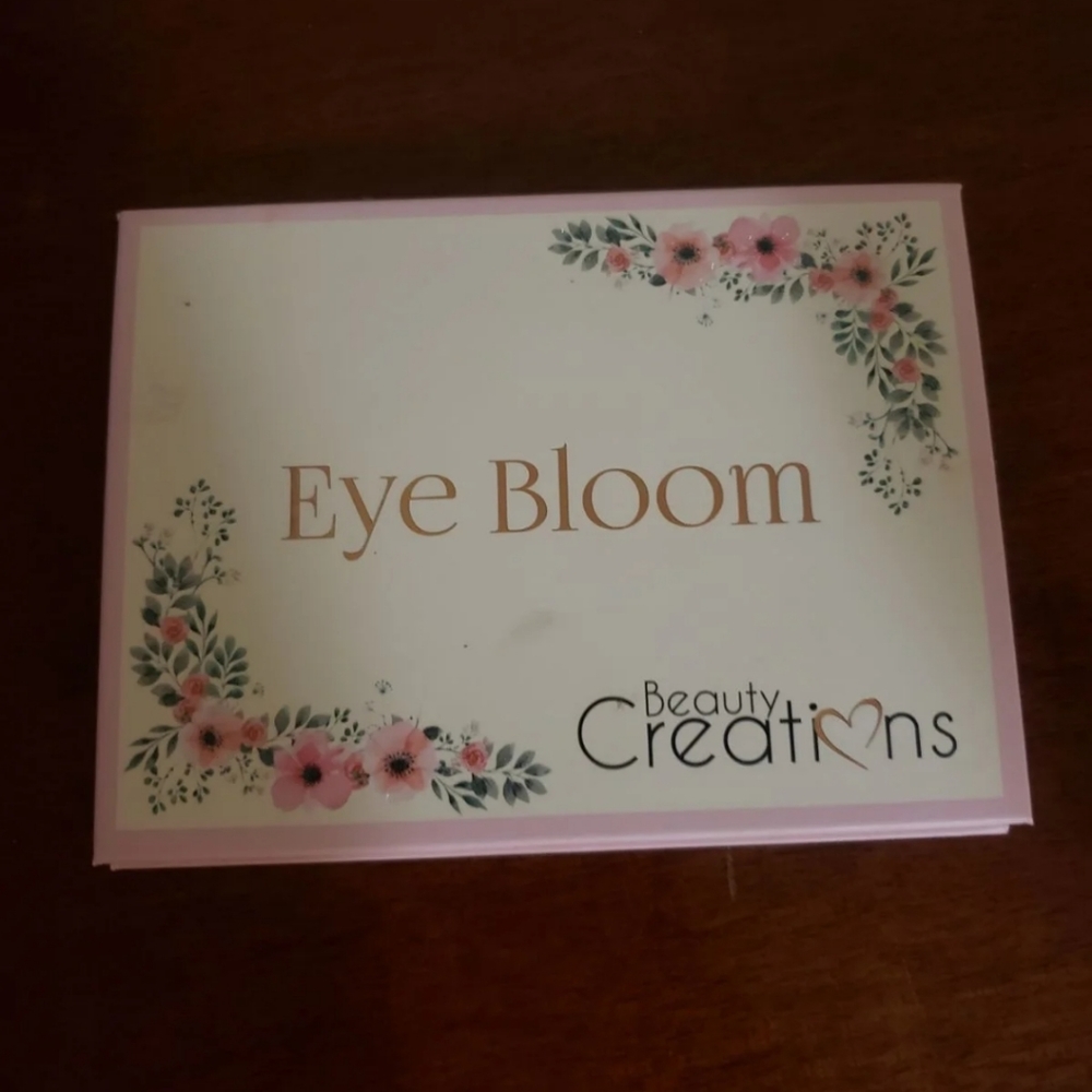Beauty Creations Eye Bloom Palette